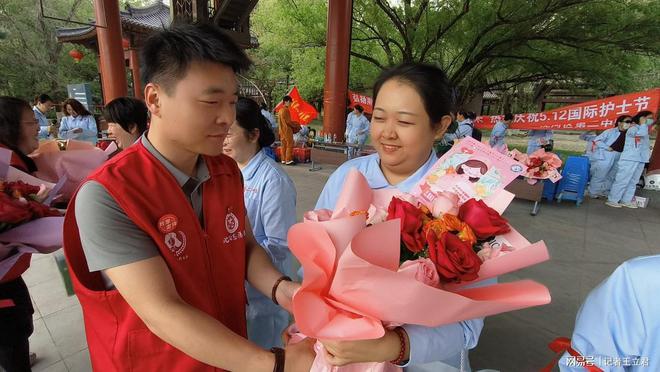 致敬白衣天使凝聚社会温情k8凯发全站沈阳爱心企业(图5)