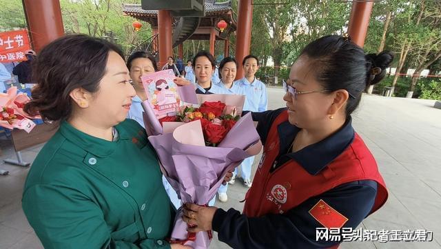 致敬白衣天使凝聚社会温情k8凯发全站沈阳爱心企业(图3)